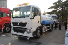中國重汽 HOWO-T5G重卡 180馬力 4X2 灑水車(chē)