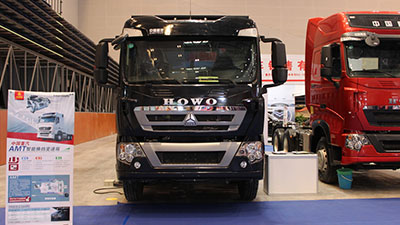 2015重慶車(chē)展 中國重汽T5G自卸車(chē)340馬力