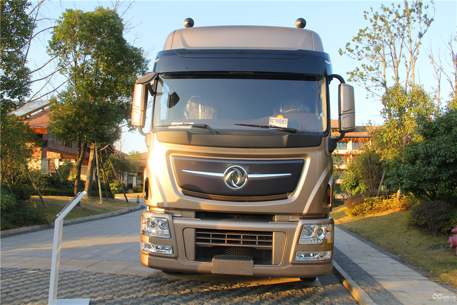 東風(fēng)商用車(chē)2016年會(huì )牽引車(chē)新品