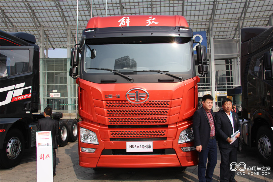 2016解放商務(wù)年會(huì )展車(chē) JH6 6*2牽引車(chē)