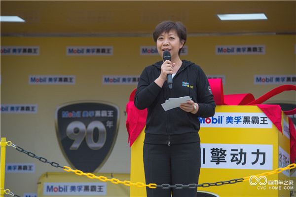 ?？松梨冢ㄖ袊┩顿Y有限公司副總經(jīng)理曾紅衛女士發(fā)表現場(chǎng)致辭打動(dòng)人心.jpg
