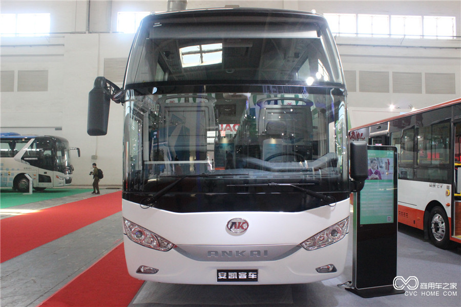 2016北京道路運輸展 安凱A8 12米混合動(dòng)力通勤車(chē)